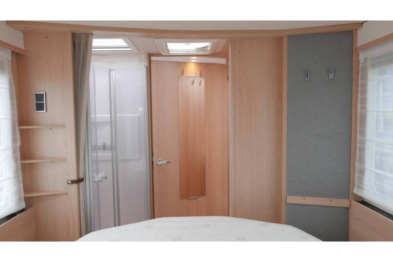 Hymer BMC I 690 9G AUTOMAAT, Cristal-Zilver, Queensbed 42