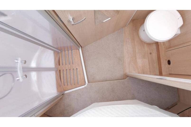 Hymer BMC I 690 9G AUTOMAAT, Cristal-Zilver, Queensbed 44