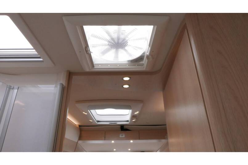 Hymer BMC I 690 9G AUTOMAAT, Cristal-Zilver, Queensbed 48