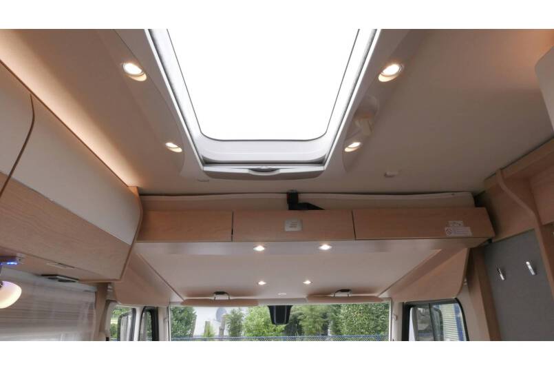 Hymer BMC I 690 9G AUTOMAAT, Cristal-Zilver, Queensbed 49