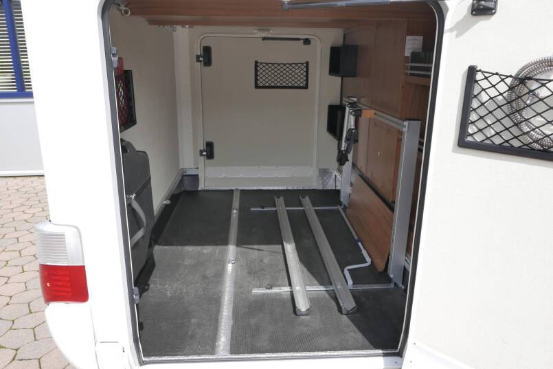 Hymer B 588 PL AUTOMAAT 3.0 177 PK, 4 kringsluchtvering 10