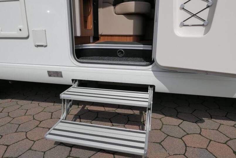 Hymer B 588 PL AUTOMAAT 3.0 177 PK, 4 kringsluchtvering 13