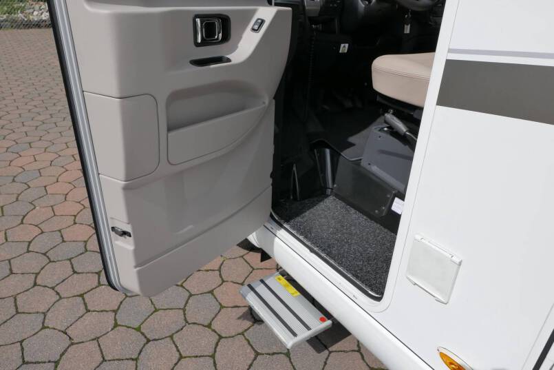 Hymer B 588 PL AUTOMAAT 3.0 177 PK, 4 kringsluchtvering 16