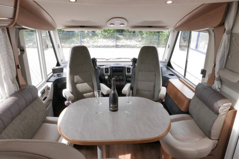 Hymer B 588 PL AUTOMAAT 3.0 177 PK, 4 kringsluchtvering 20