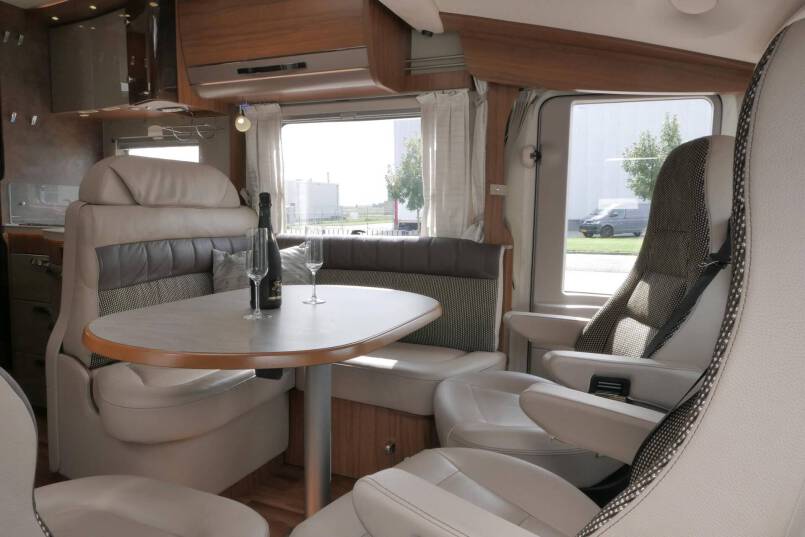 Hymer B 588 PL AUTOMAAT 3.0 177 PK, 4 kringsluchtvering 22