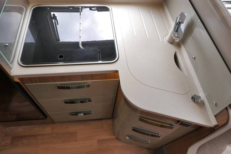 Hymer B 588 PL AUTOMAAT 3.0 177 PK, 4 kringsluchtvering 28