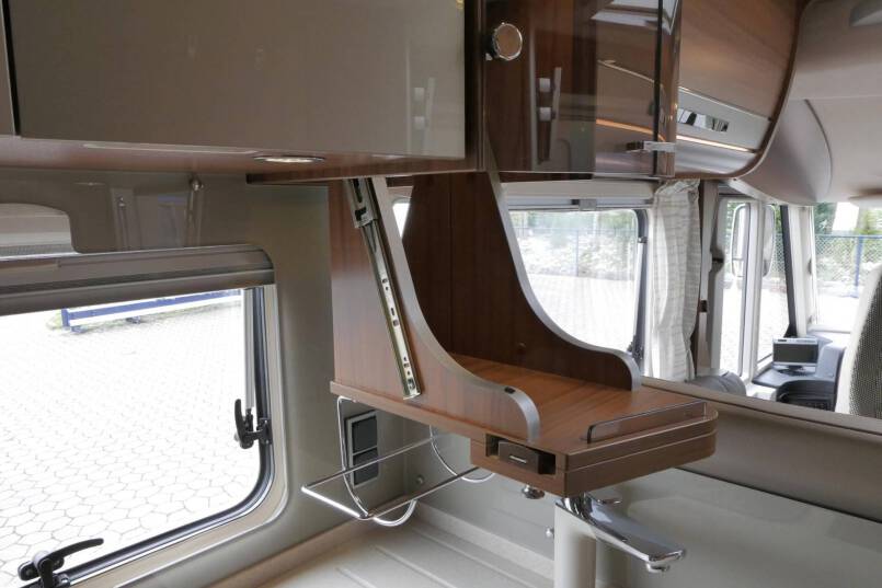 Hymer B 588 PL AUTOMAAT 3.0 177 PK, 4 kringsluchtvering 30