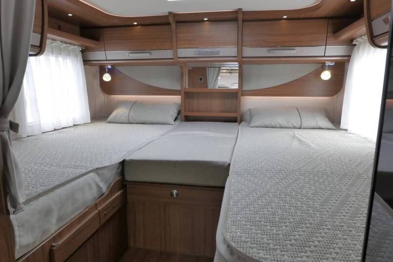 Hymer B 588 PL AUTOMAAT 3.0 177 PK, 4 kringsluchtvering 31