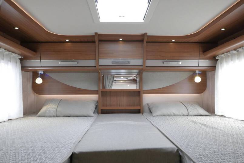 Hymer B 588 PL AUTOMAAT 3.0 177 PK, 4 kringsluchtvering 32