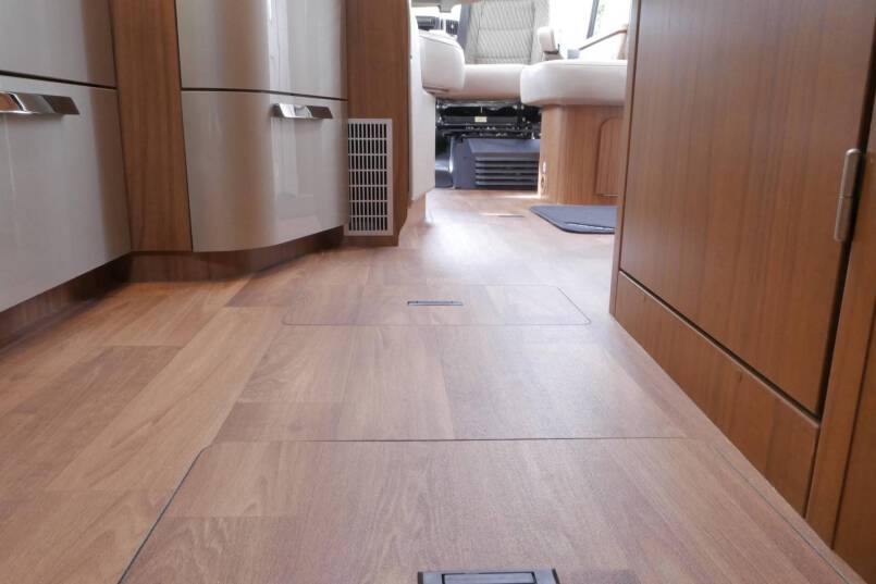 Hymer B 588 PL AUTOMAAT 3.0 177 PK, 4 kringsluchtvering 37