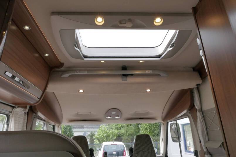 Hymer B 588 PL AUTOMAAT 3.0 177 PK, 4 kringsluchtvering 38