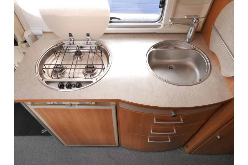 Hymer B 674 G L-zit, enkele bedden, grote garage 17
