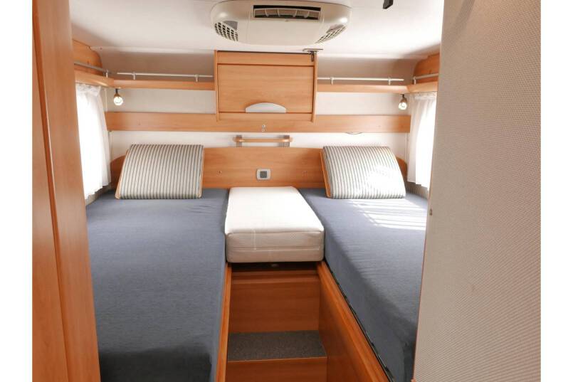 Hymer B 674 G L-zit, enkele bedden, grote garage 18