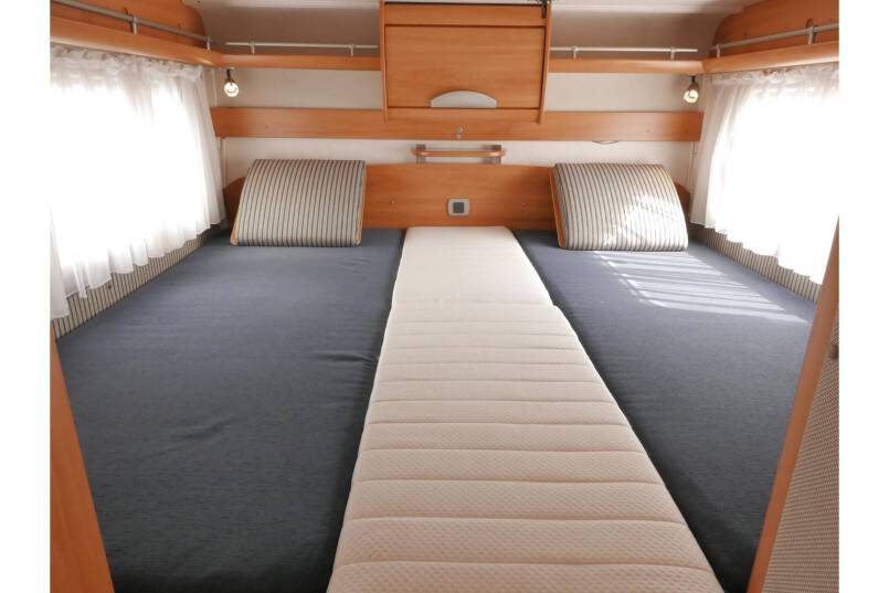 Hymer B 674 G L-zit, enkele bedden, grote garage 19