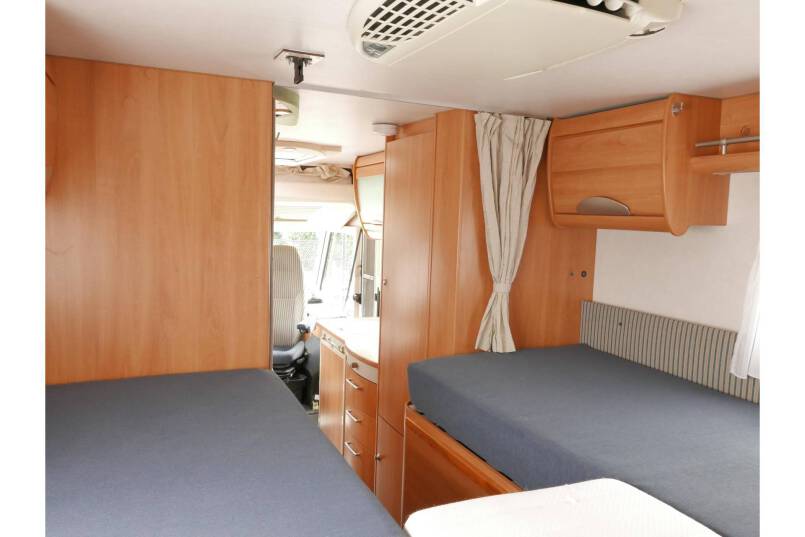 Hymer B 674 G L-zit, enkele bedden, grote garage 20