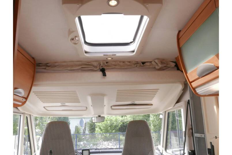 Hymer B 674 G L-zit, enkele bedden, grote garage 23