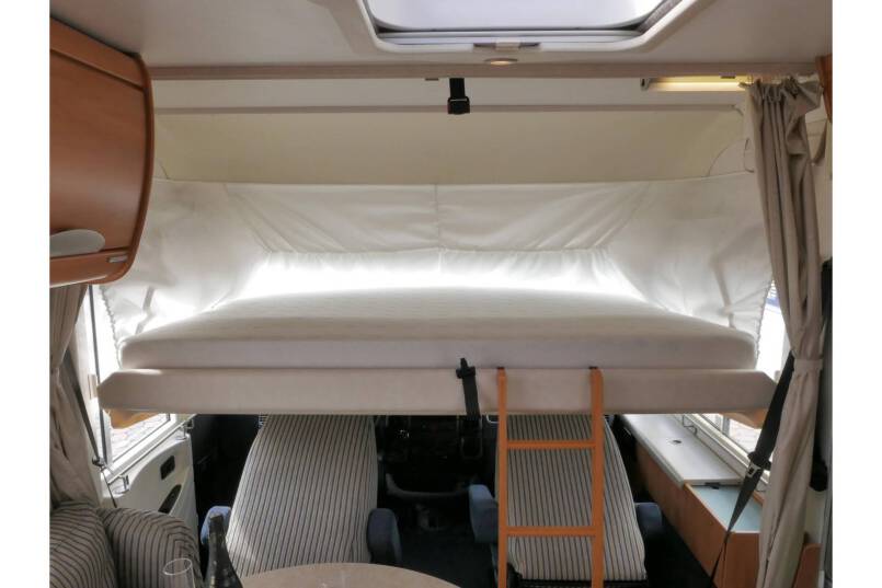 Hymer B 674 G L-zit, enkele bedden, grote garage 24