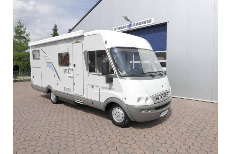 Hymer B 674 G L-zit, enkele bedden, grote garage 27