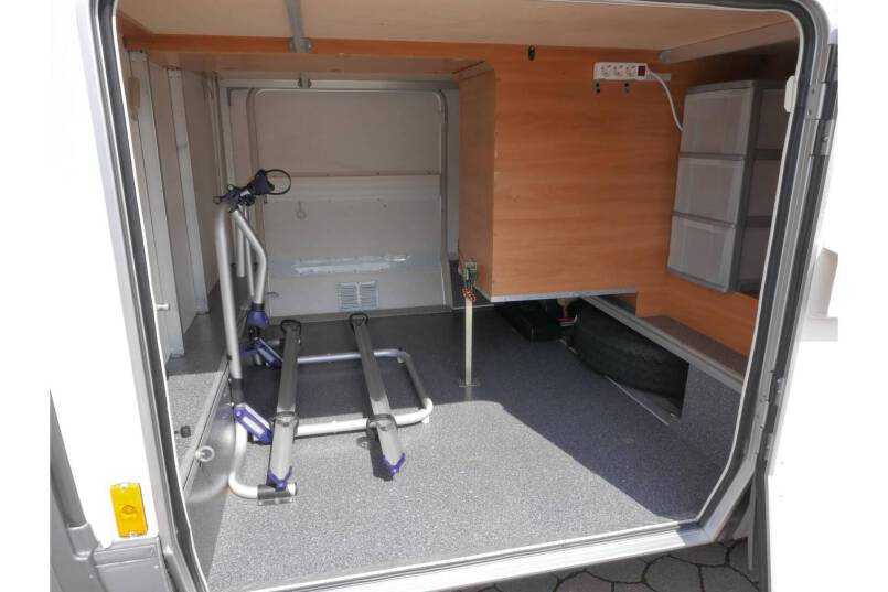 Hymer B 674 G L-zit, enkele bedden, grote garage 4