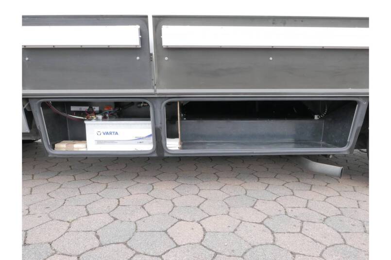 Hymer B 674 G L-zit, enkele bedden, grote garage 6