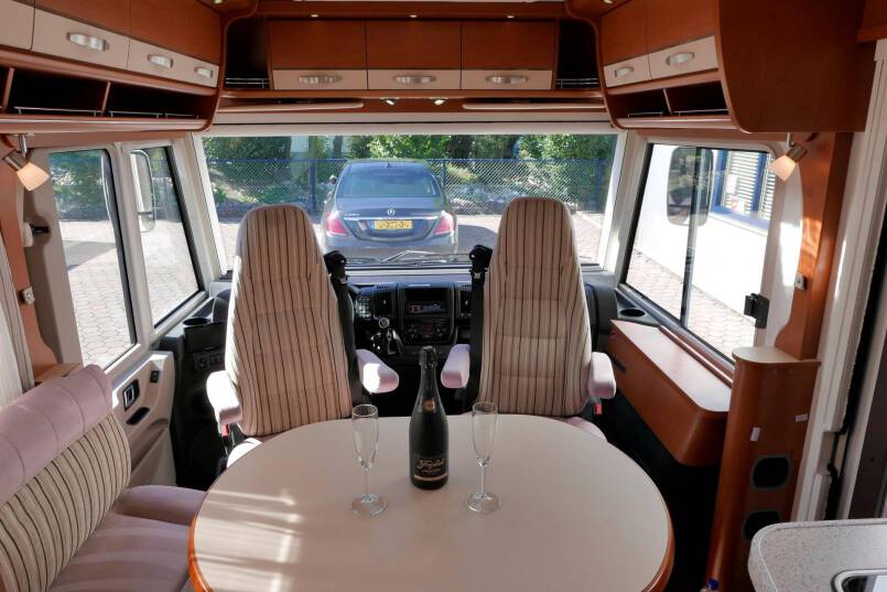 Hymer B 578 bovenkastjes, 3.0 177pk, lengte bedden 19