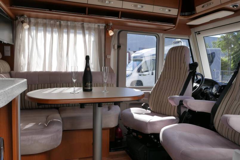 Hymer B 578 bovenkastjes, 3.0 177pk, lengte bedden 20