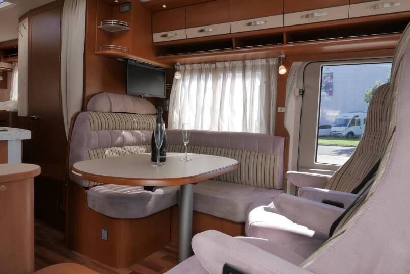 Hymer B 578 bovenkastjes, 3.0 177pk, lengte bedden 21