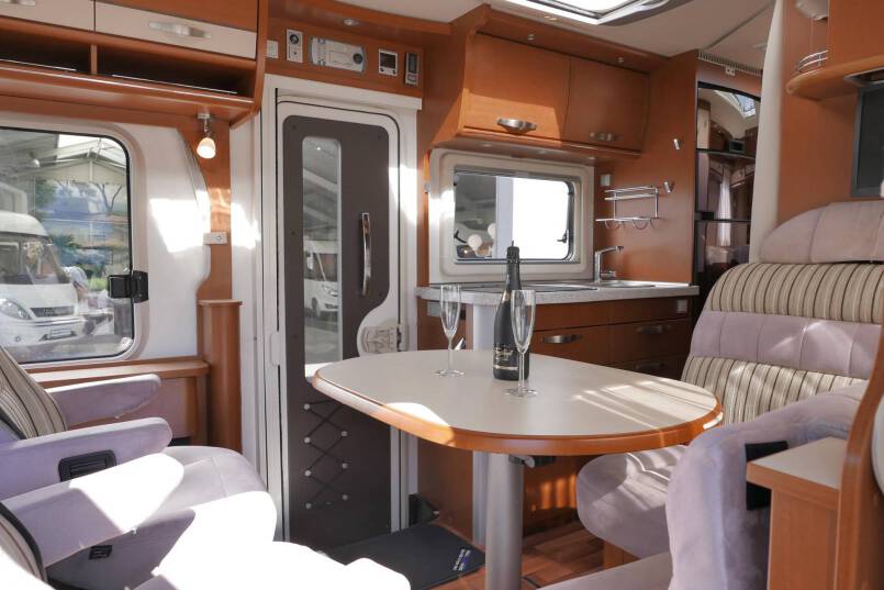 Hymer B 578 bovenkastjes, 3.0 177pk, lengte bedden 22