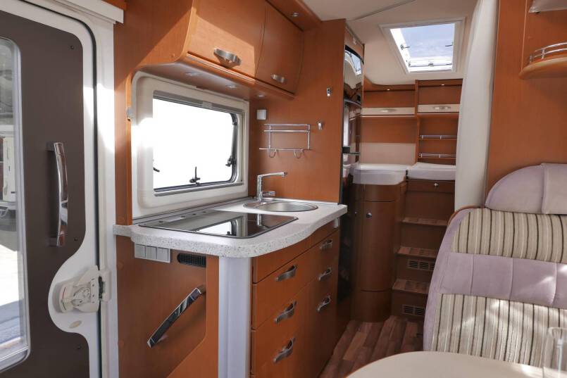 Hymer B 578 bovenkastjes, 3.0 177pk, lengte bedden 24