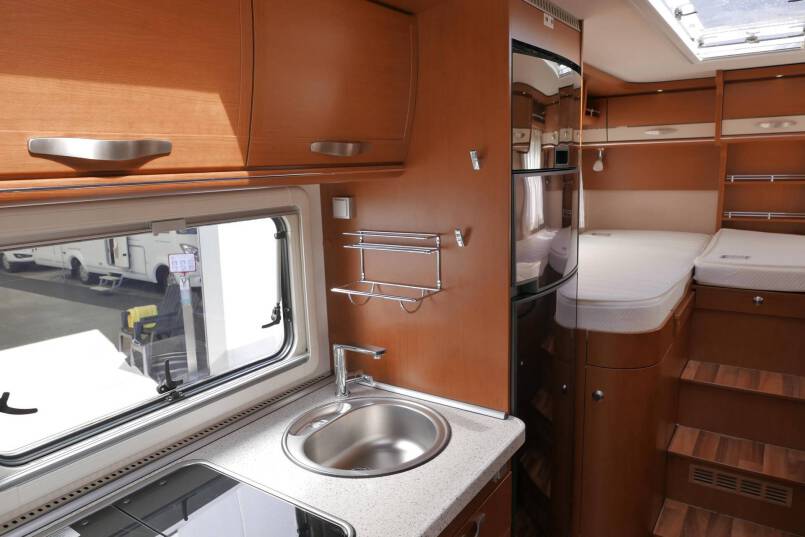 Hymer B 578 bovenkastjes, 3.0 177pk, lengte bedden 25