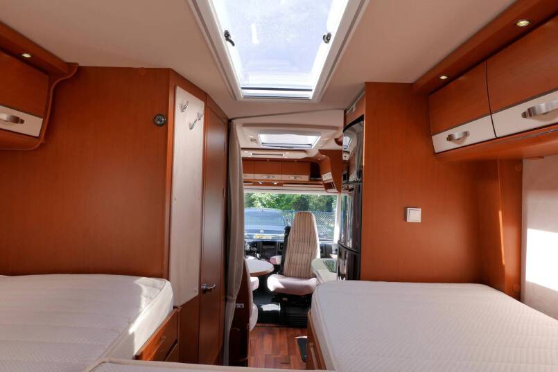 Hymer B 578 bovenkastjes, 3.0 177pk, lengte bedden 32