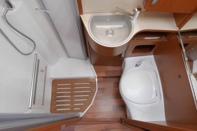 Hymer B 578 bovenkastjes, 3.0 177pk, lengte bedden 34