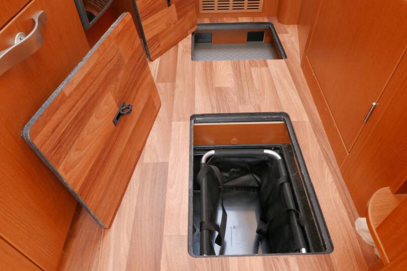 Hymer B 578 bovenkastjes, 3.0 177pk, lengte bedden 36