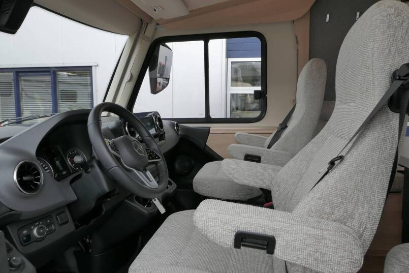 hymer BMC I 600 Mercedes Benz, AUTOMAAT, 2 aparte bedden 16