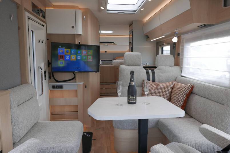 hymer BMC I 600 Mercedes Benz, AUTOMAAT, 2 aparte bedden 24