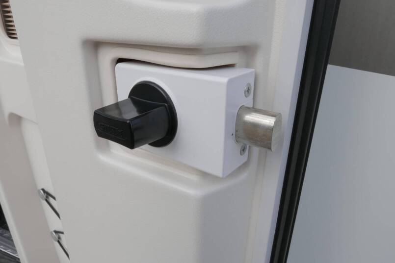 Hymer B 678 Hymer  B 678 3.0 AUTOMAAT 177 pk bovenkastjes 9