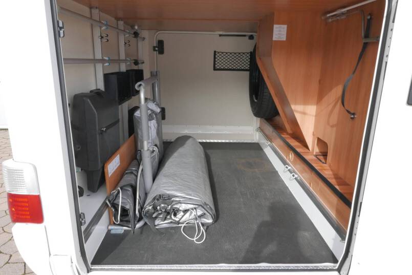 Hymer B 678 Hymer  B 678 3.0 AUTOMAAT 177 pk bovenkastjes 10