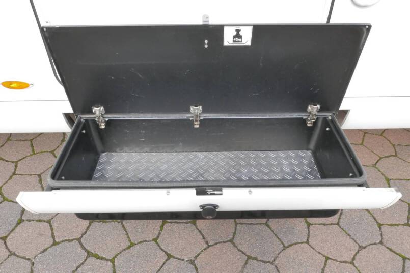 Hymer B 678 Hymer  B 678 3.0 AUTOMAAT 177 pk bovenkastjes 12