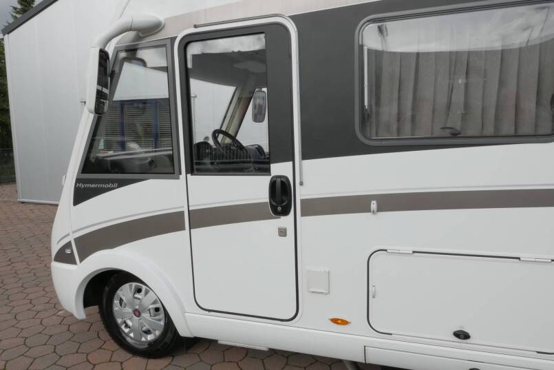 Hymer B 678 Hymer  B 678 3.0 AUTOMAAT 177 pk bovenkastjes 13
