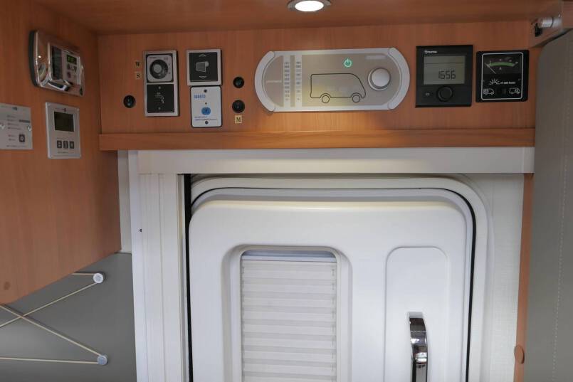 Hymer B 678 Hymer  B 678 3.0 AUTOMAAT 177 pk bovenkastjes 26