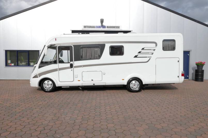 Hymer B 678 Hymer  B 678 3.0 AUTOMAAT 177 pk bovenkastjes 2