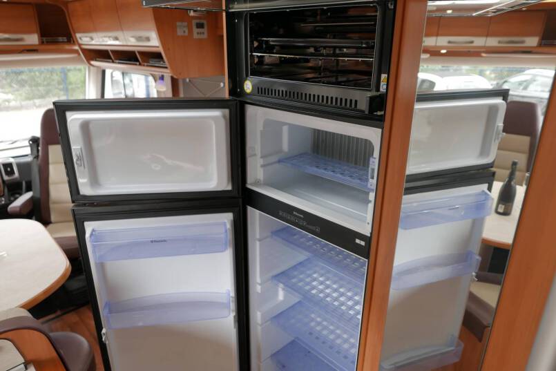 Hymer B 678 Hymer  B 678 3.0 AUTOMAAT 177 pk bovenkastjes 29