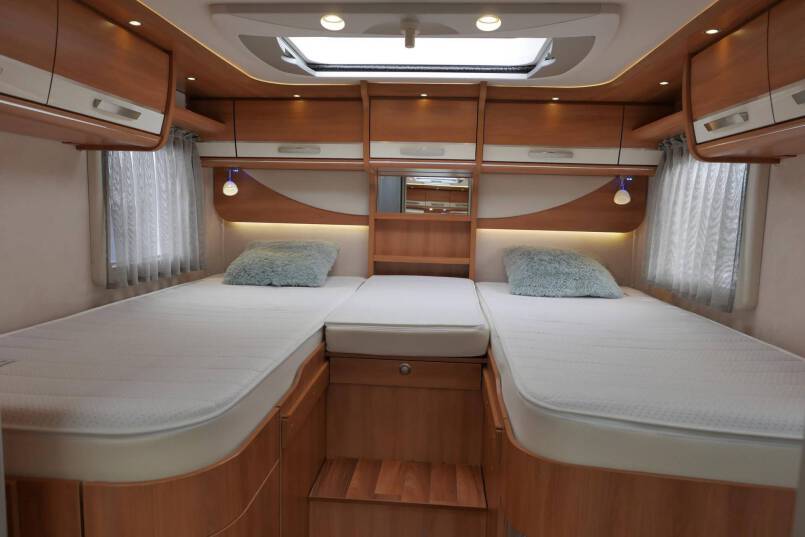 Hymer B 678 Hymer  B 678 3.0 AUTOMAAT 177 pk bovenkastjes 30