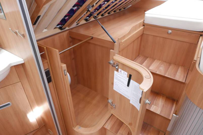 Hymer B 678 Hymer  B 678 3.0 AUTOMAAT 177 pk bovenkastjes 32