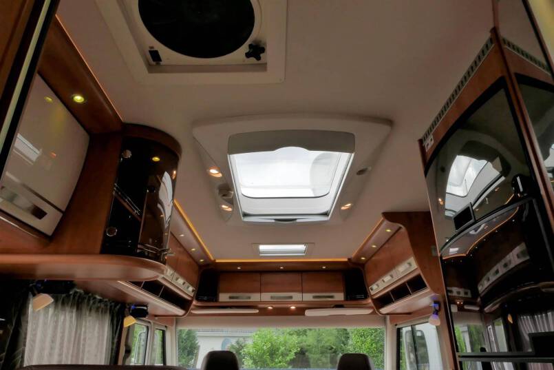 Hymer B 678 Hymer  B 678 3.0 AUTOMAAT 177 pk bovenkastjes 40