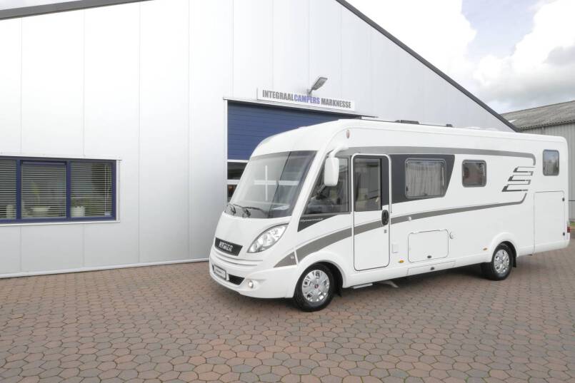 Hymer B 678 Hymer  B 678 3.0 AUTOMAAT 177 pk bovenkastjes 43