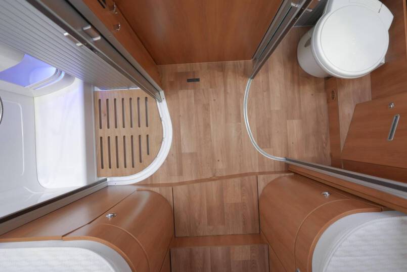 Hymer T 678 CL Hymer  T 678 CL AUTOMAAT, AL-KO Maxi, lengte bedden 33