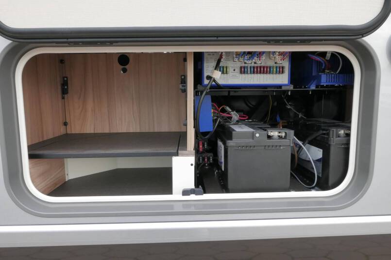 Hymer Exsis I 588 Crystal Zilver Hymer  Exsis I 588 Crystal Zilver AUTOMAAT, bovenkastjes, vol optie 10