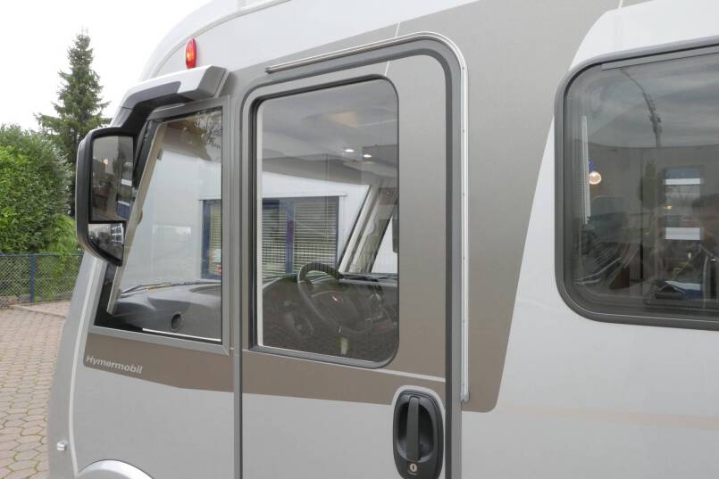 Hymer Exsis I 588 Crystal Zilver Hymer  Exsis I 588 Crystal Zilver AUTOMAAT, bovenkastjes, vol optie 12