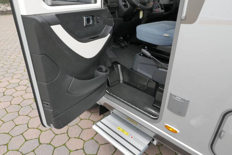 Hymer Exsis I 588 Crystal Zilver Hymer  Exsis I 588 Crystal Zilver AUTOMAAT, bovenkastjes, vol optie 13